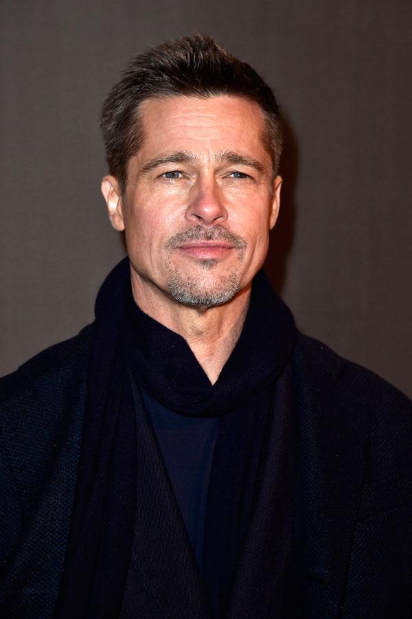 Brad pitt christmas alone angelina jolie divorce 04