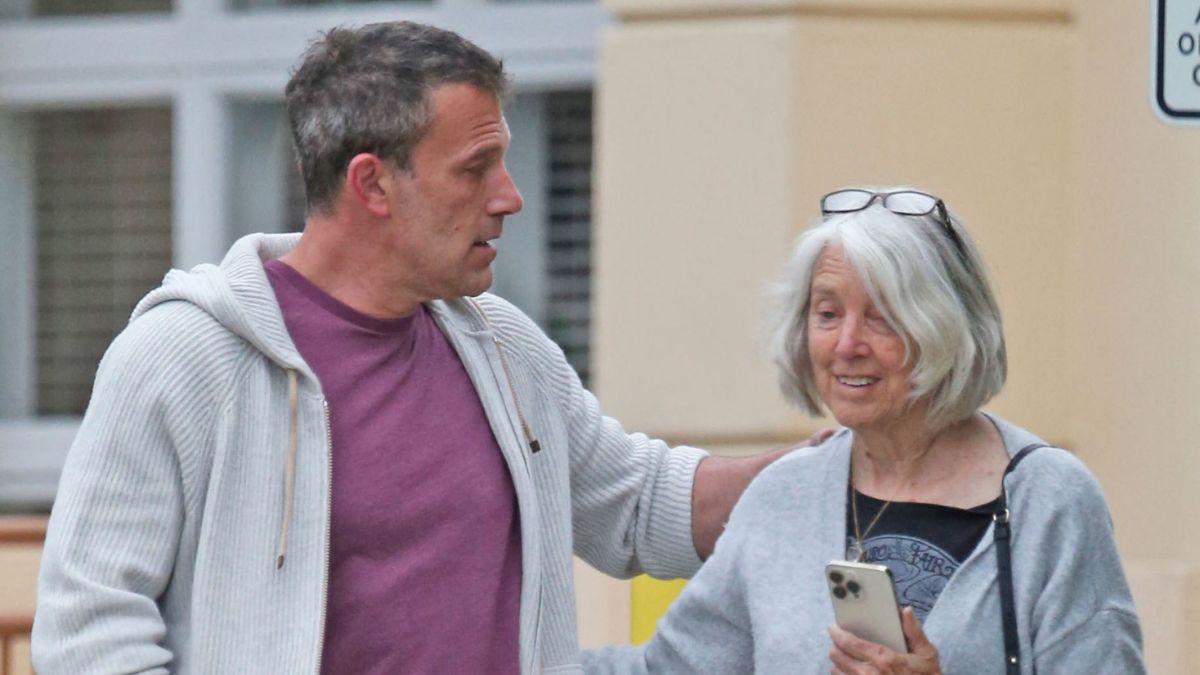 ben afflecks parents father late mother