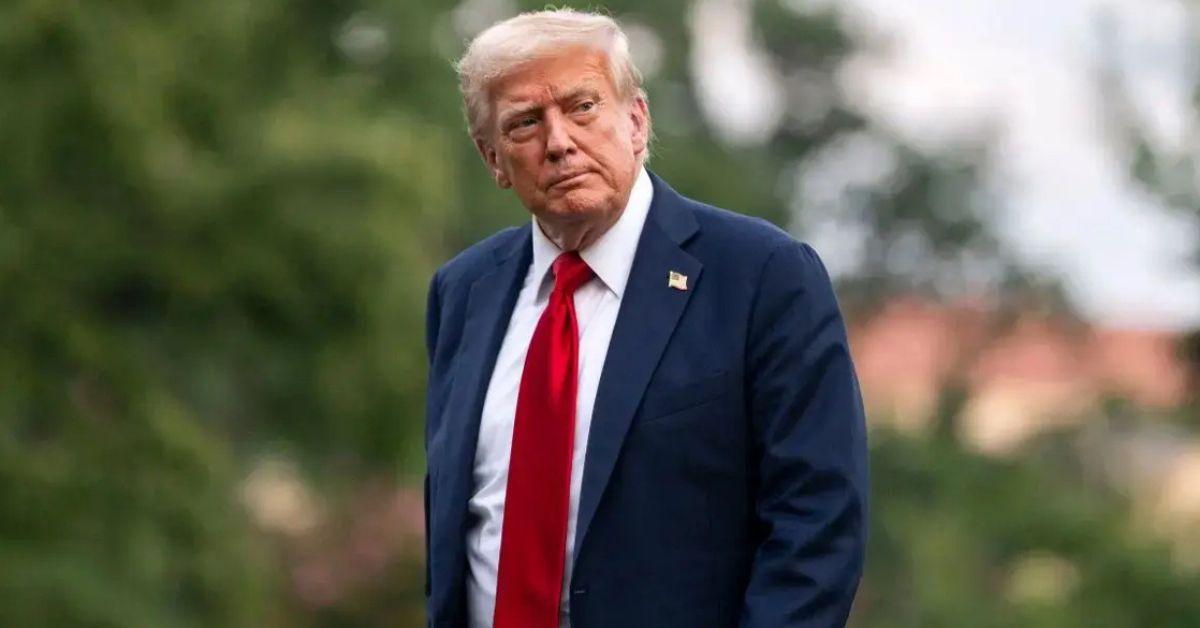 image of Donald Trump reportedly drew Jeffrey Epstein a picture of a naked woman.