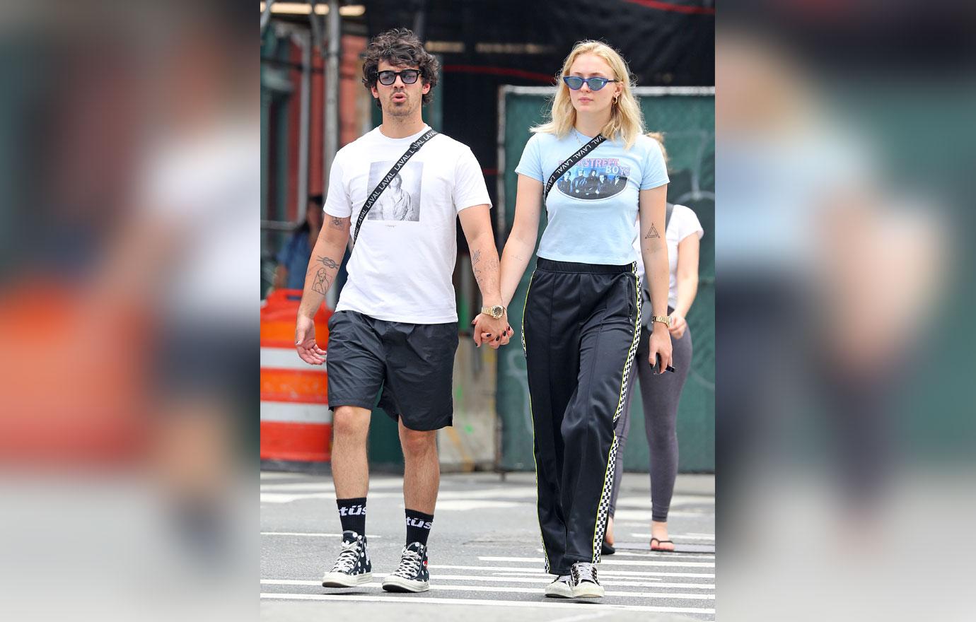 Sophie Turner Joe Jonas Backstreet Boys Shirt Pic 01