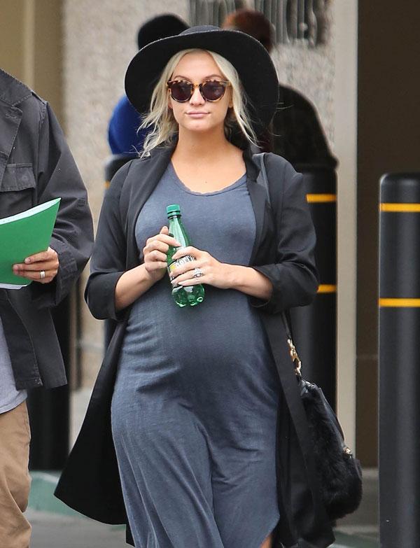 Pregnant ashlee simpson evan ross matching outfits fame 05