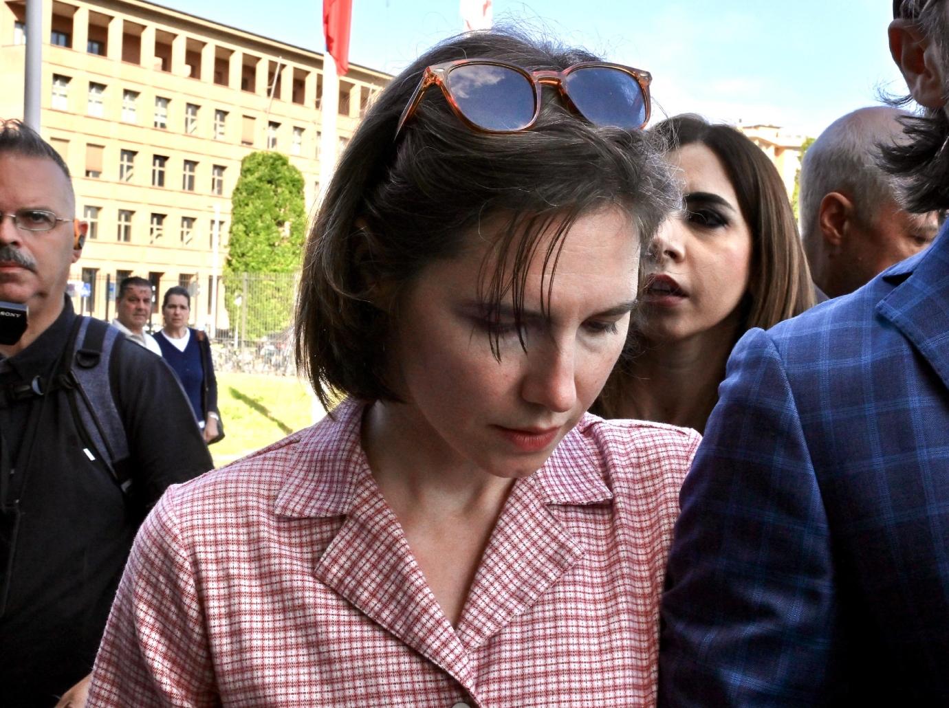 amanda knox reconvicted slander roommates murder  italy