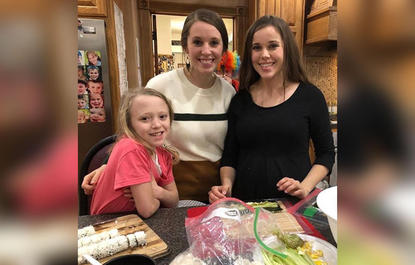 Jill Jessa Josie Duggar smiling