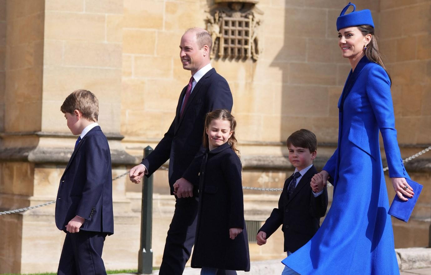 Alexander McQueen's funeral: Kate Moss, Naomi Campbell and Stella McCartney  join mourners - Daily Star