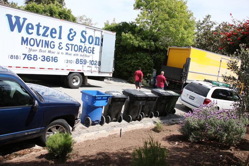 EXCLUSIVE: Moving trucks seen loading furniture at Ben Affleck and Jennifer Garner&#8217;s House, CA