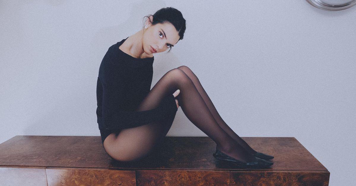 Image of Kendall Jenner dazzled in head-to-toe black.