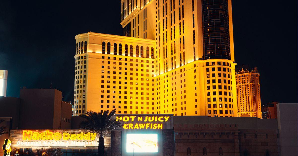 how sound and lighting affect player behavior in casinos
