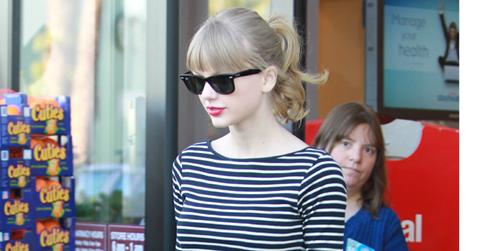 Taylor Swift Goes To Ralphs Super Market With Her Mom