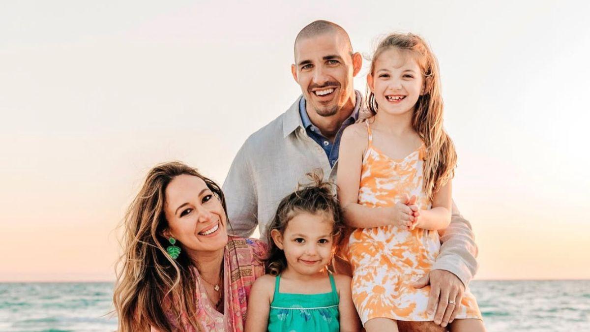 Photo of Haylie Duff, Matt Rosenberg and children.