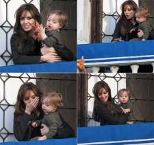 2010__04__Angelina_Jolie_Knox_April9_main 225×211.jpg