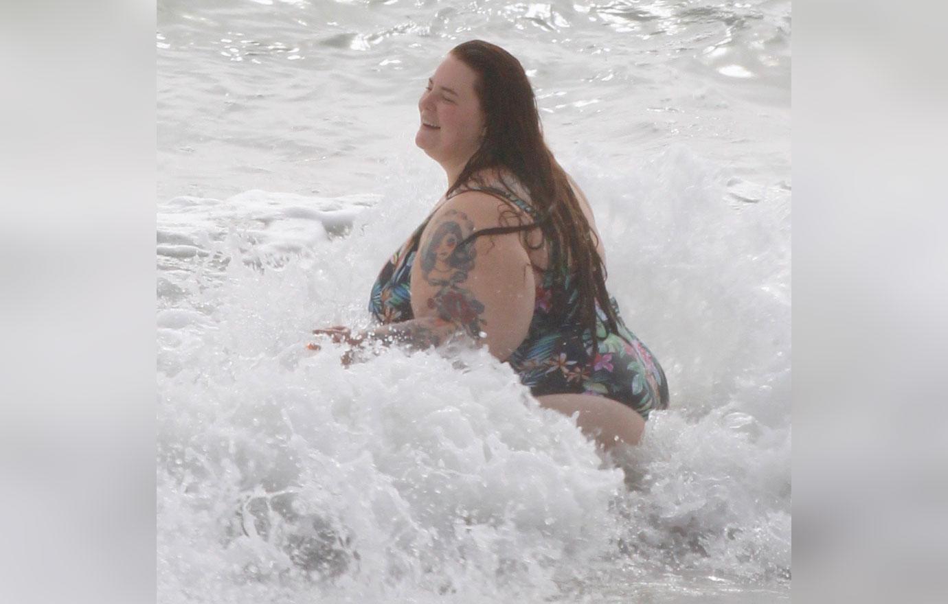 Tess Holliday shuts down cruel bodyshamers with skimpy beach pics