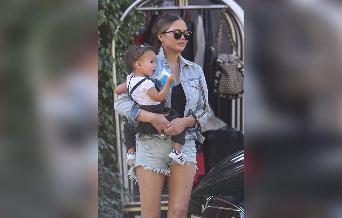 Chrissy teigen john legend daughter