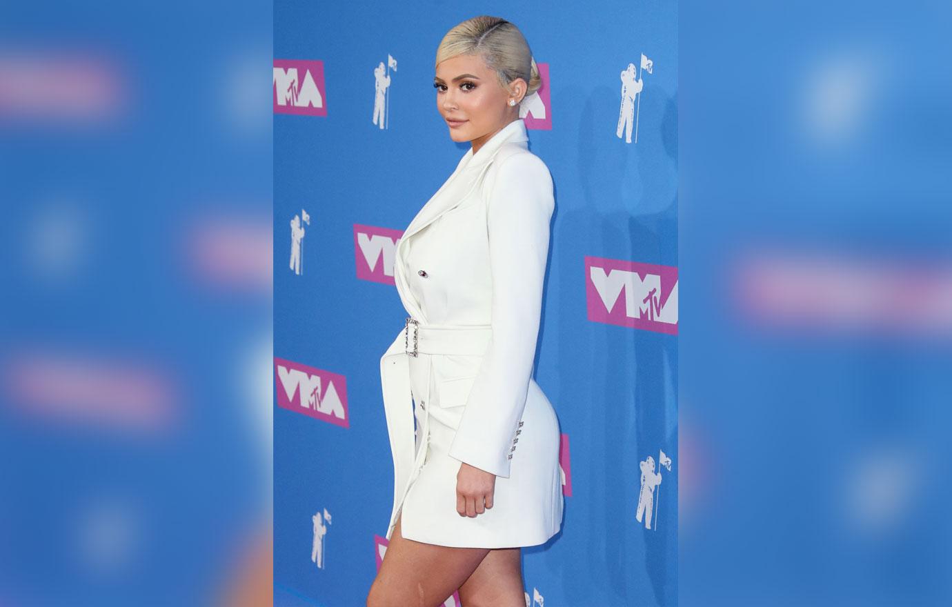 Kylie Jenner wearing Tom Ford with Olgana Paris heels, Lorraine Schwartz jewelry, and a Stalvey clutch arrives at the 2018 MTV Video Music Awards