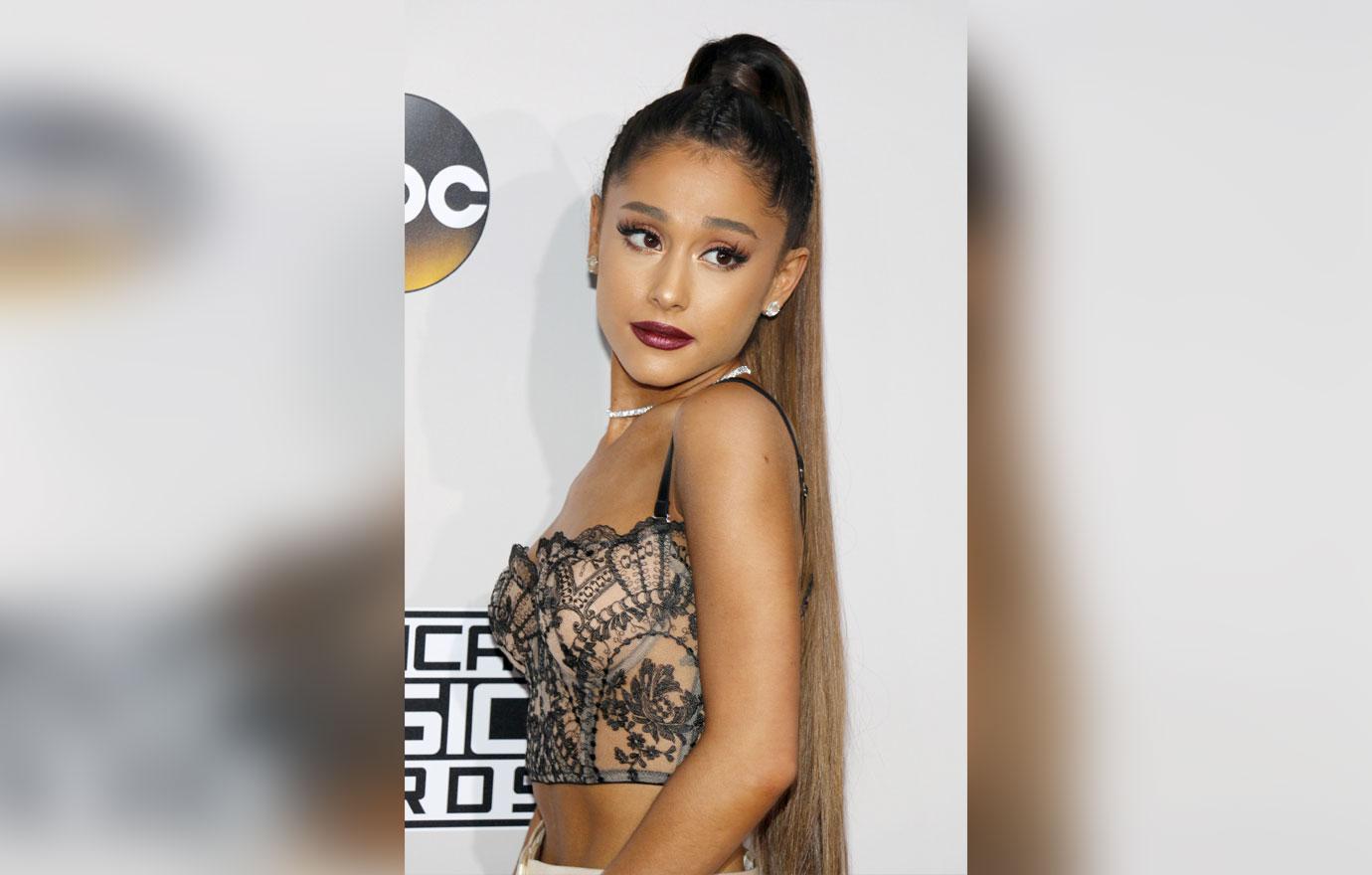 2016 American Music Awards ariana grande cries onstage