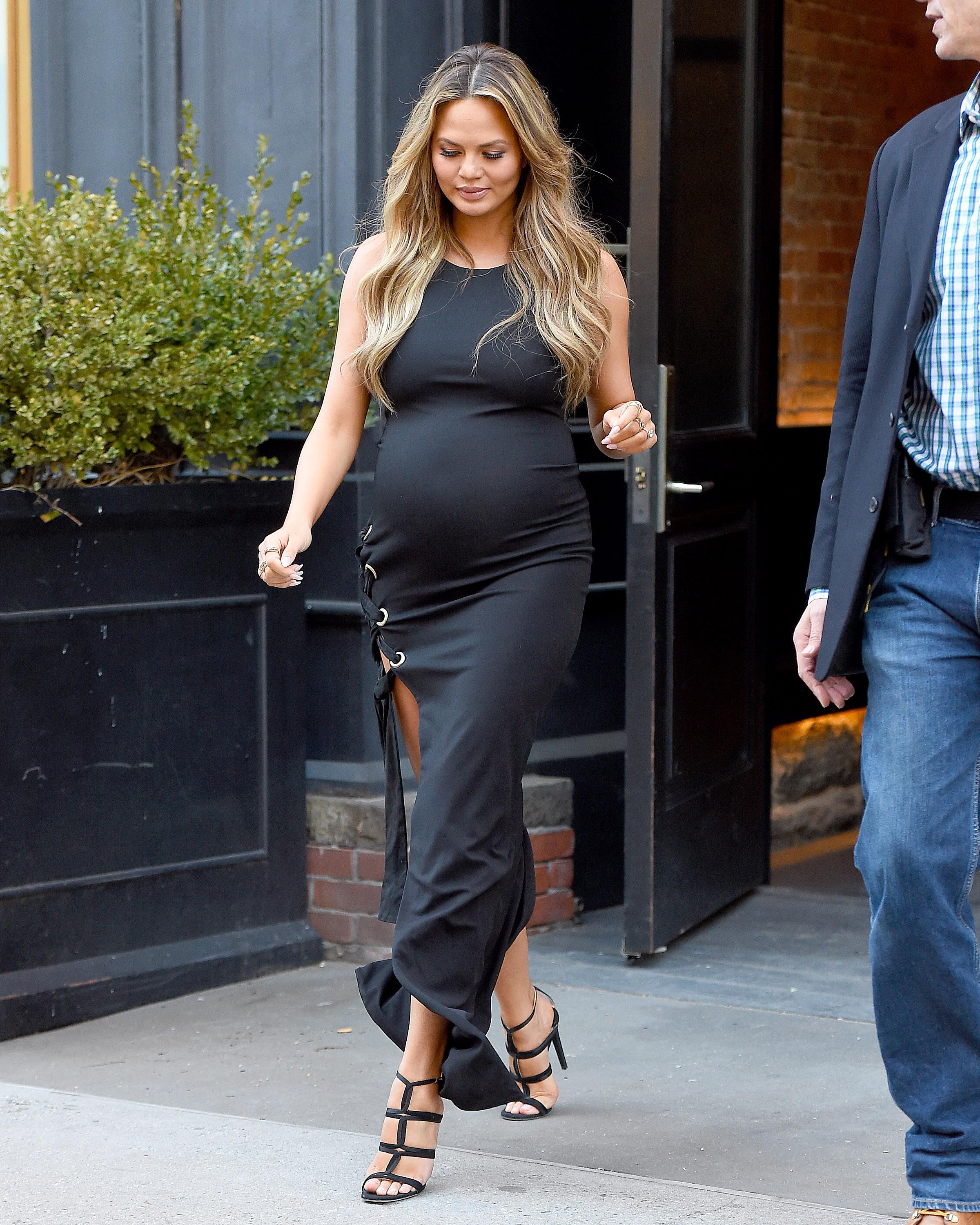 chrissy teigen pregnant girl john legend