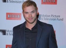 2010__01__Kellan_Lutz_Jan13_760_10 225&#215;166.jpg