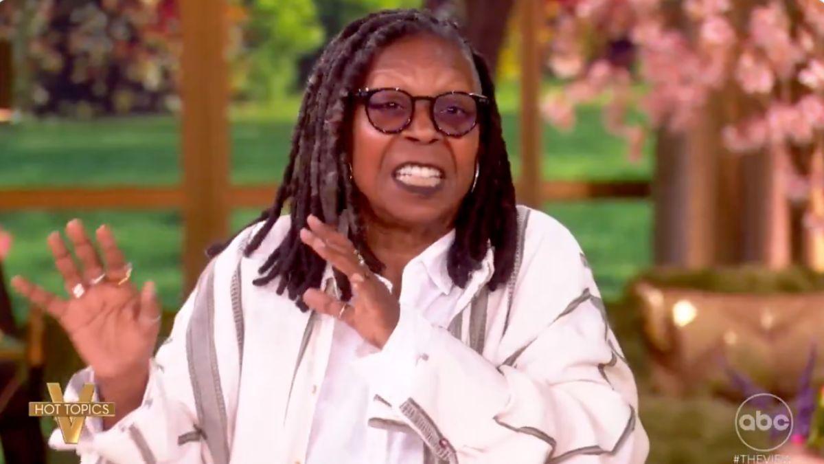 Photo of Whoopi Goldberg watched the Knicks game instead of the Met Gala red carpet.
