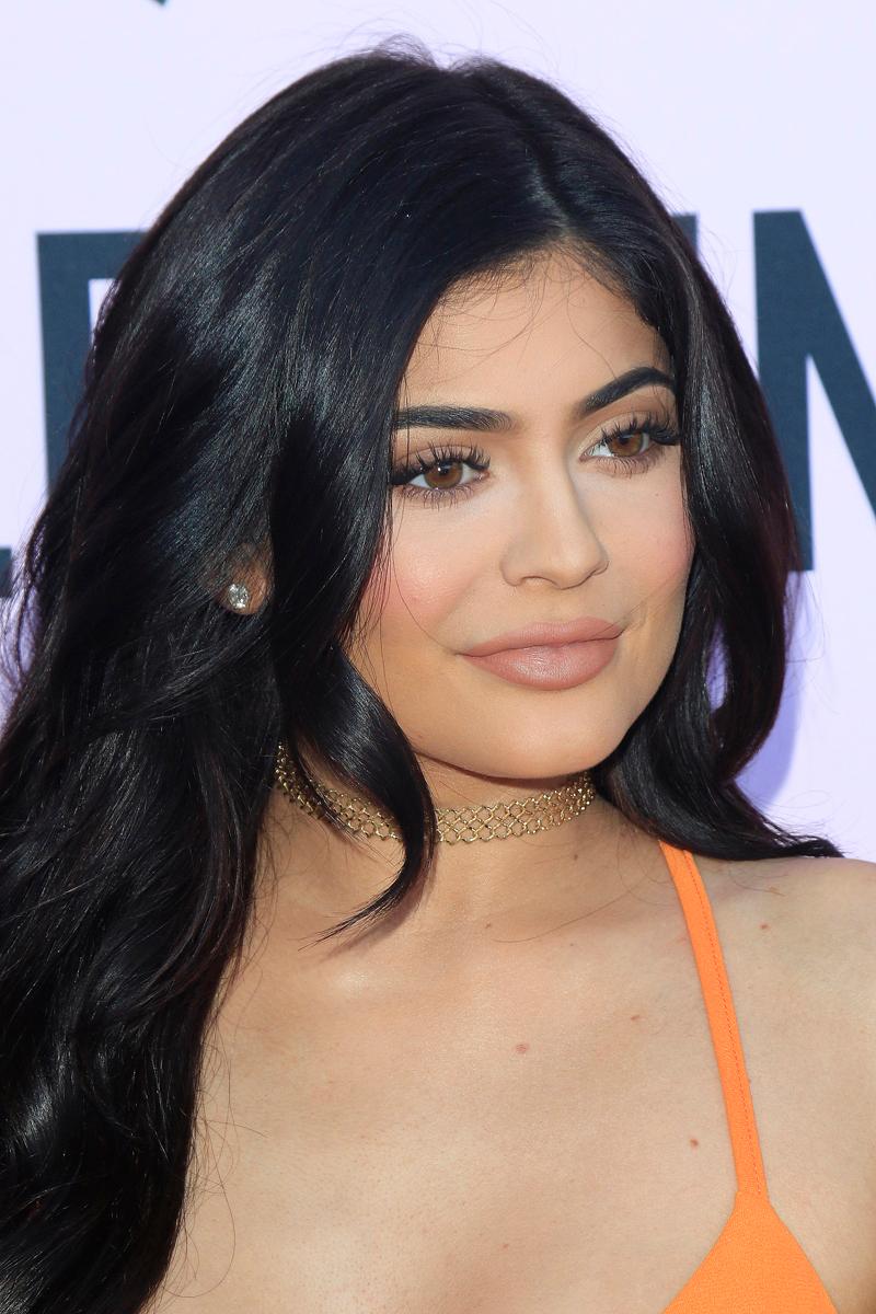 ‘Too Big!’ Kylie Jenner Admits ‘Botched’ Plastic Surgery & Her Battle ...