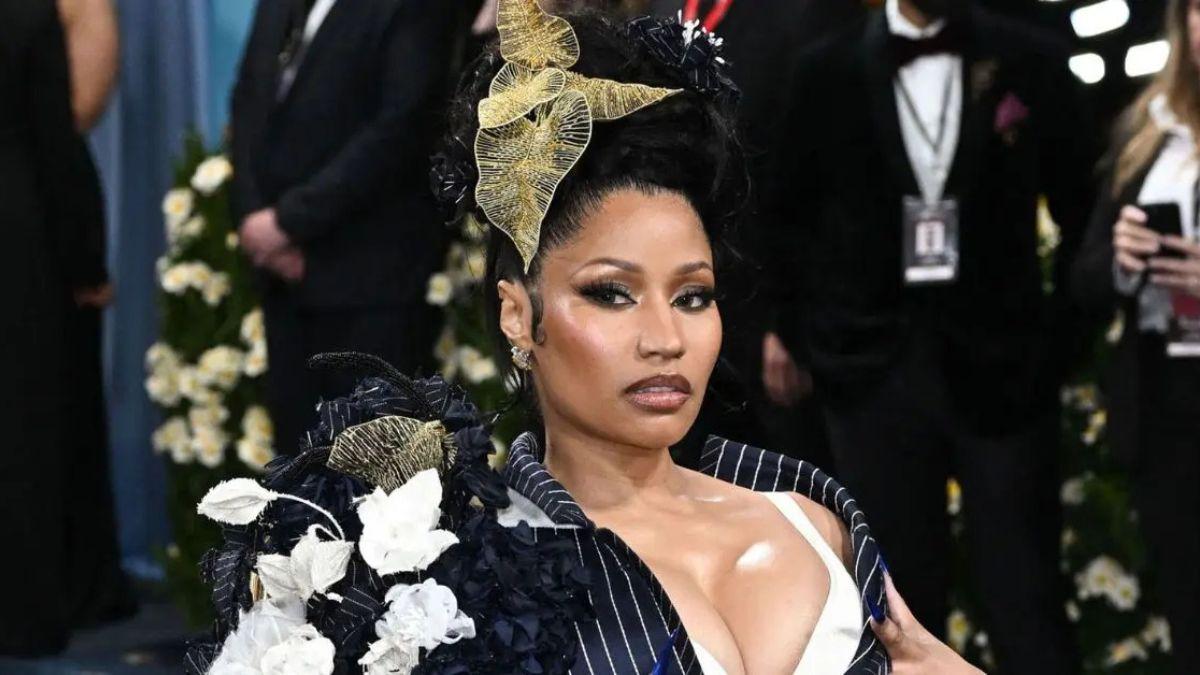 Photo of The president's smiles signaled he's 'grateful for her public support.'