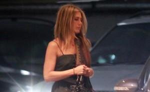 2010__07__Jennifer_Aniston_JulyMAIN 300×185.jpg