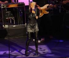 2009__11__carrie61 225×188.jpg