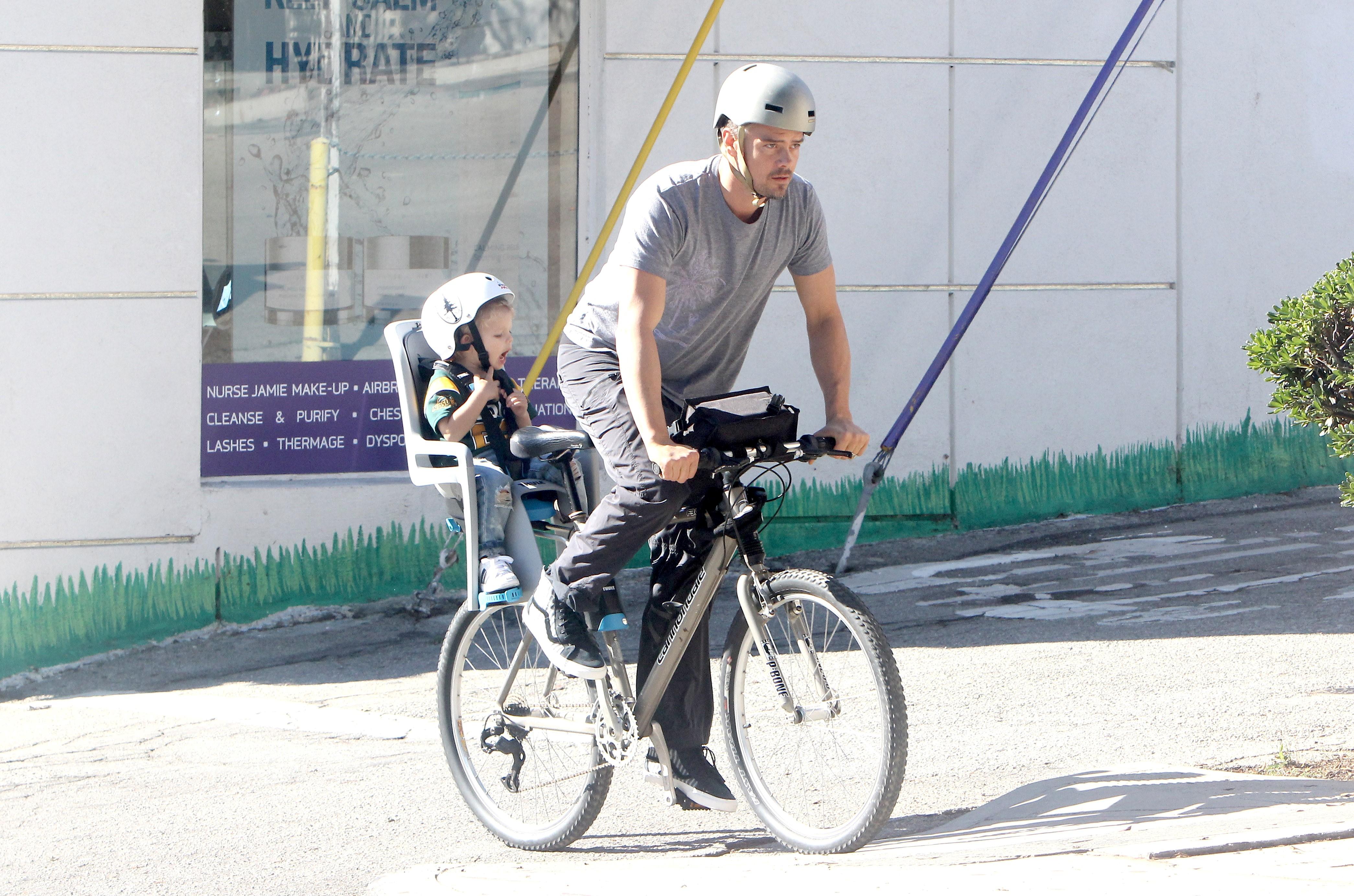 Josh duhamel bike ride son axl 03