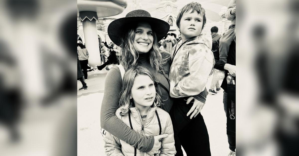 Lake Bell Says She's 'Direct & Honest' With Her 2 Kids(02)