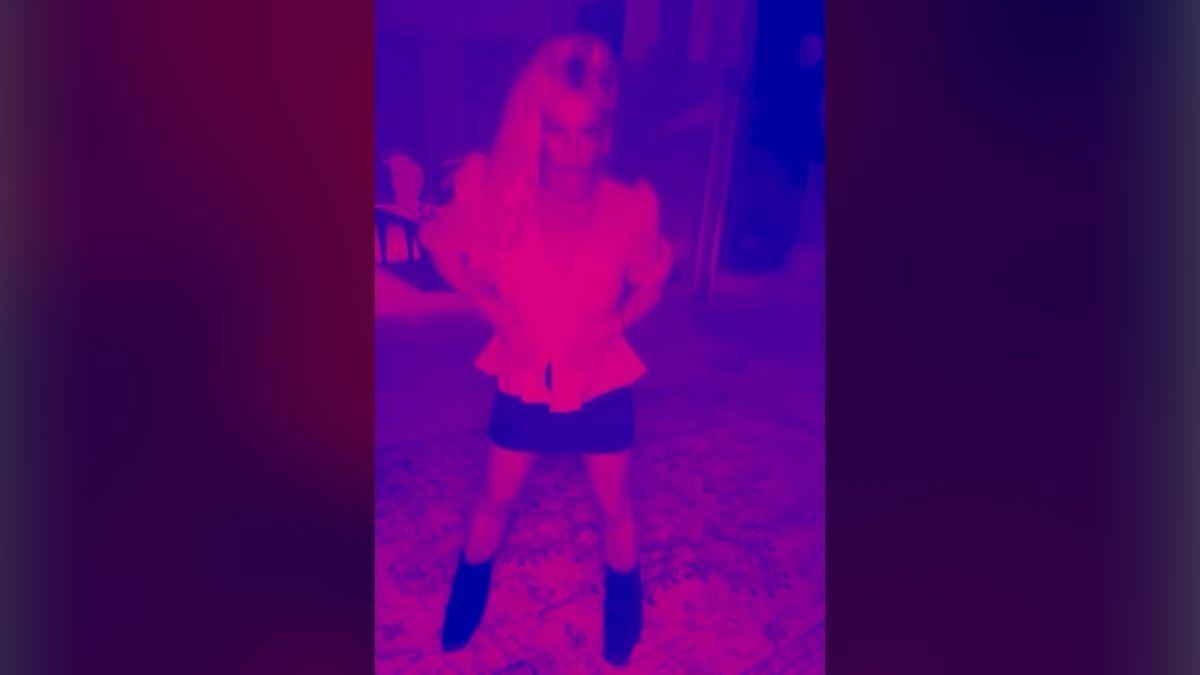 Photo of Britney Spears explained that she had an odd experience while trying on the mini skirt.
