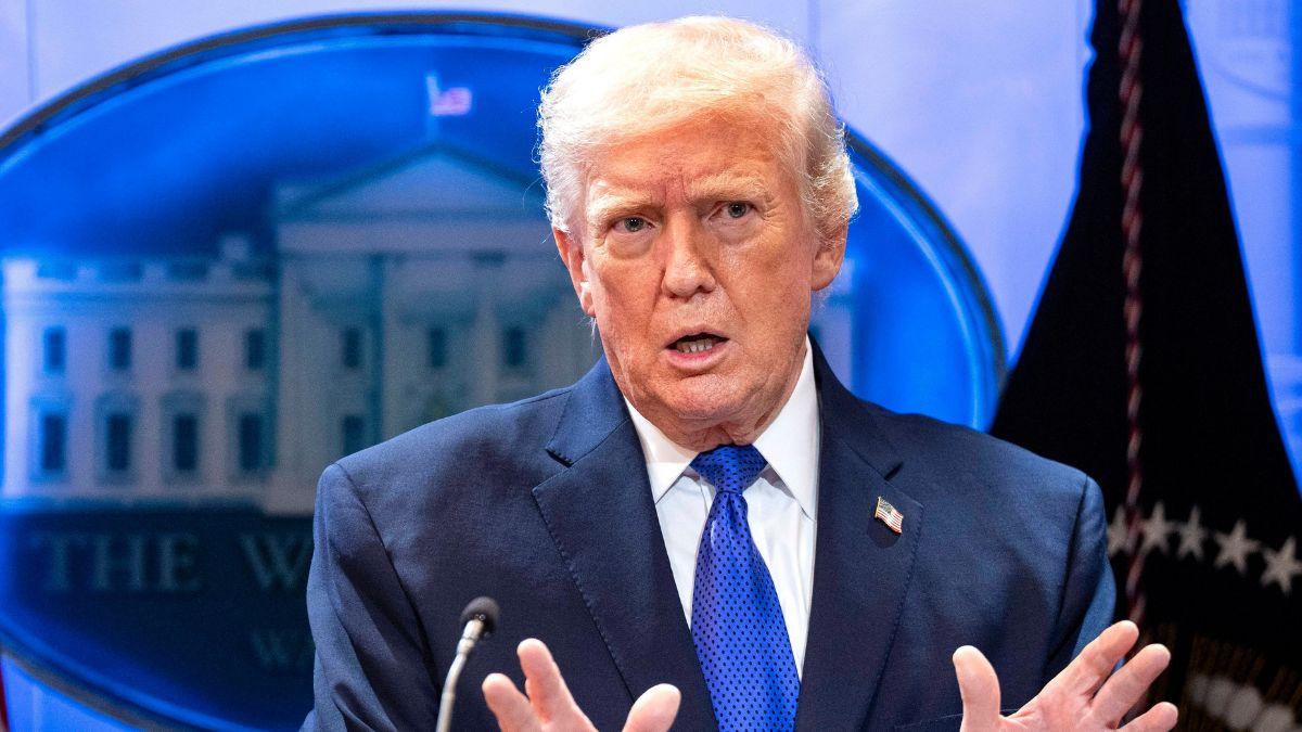 Image of Conan O’Brien described today’s political climate as ‘a fire hose that’s whipping around', making it difficult to make jokes about it.