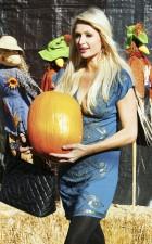 2009__10__okparishiltonpumpkin 140×225.jpg