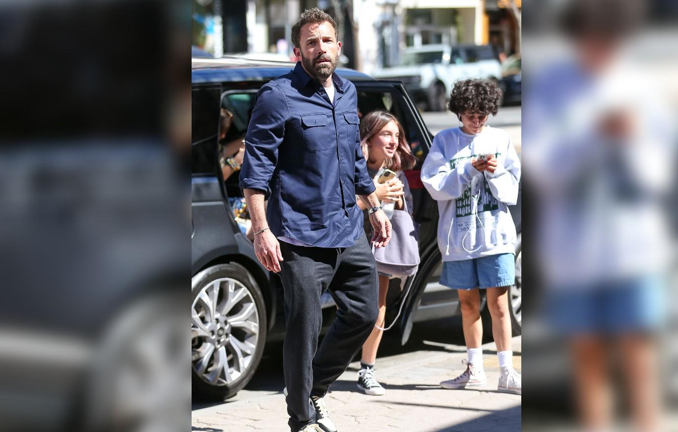 Ben Affleck Heads To Farmers Market With His Kids & Stepchild