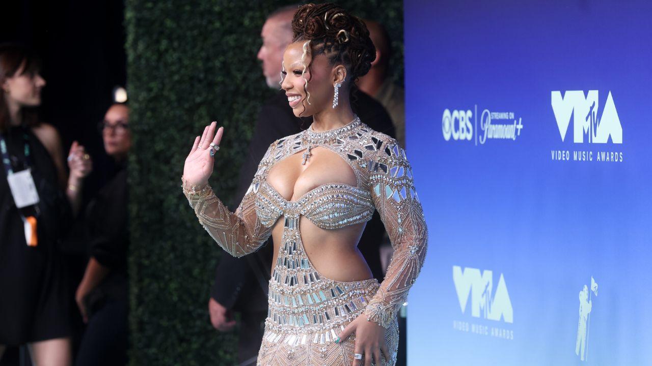 photo of Chloe Bailey wore a bejeweled dress at the 2026 MTV VMAs.