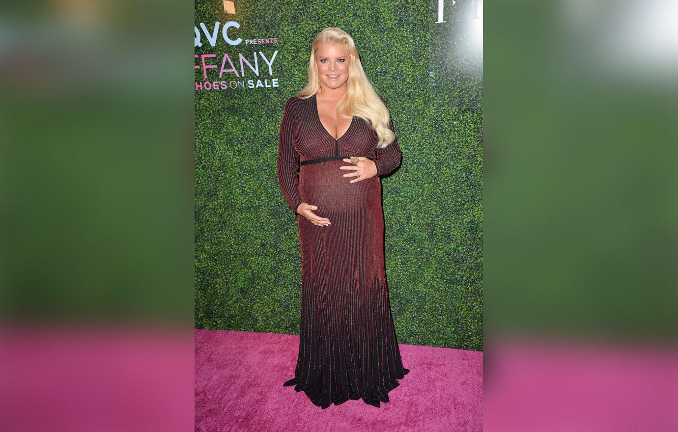 Jessica Simpson Reveals 100Pound Weight Loss 6 Months After Giving Birth(01)