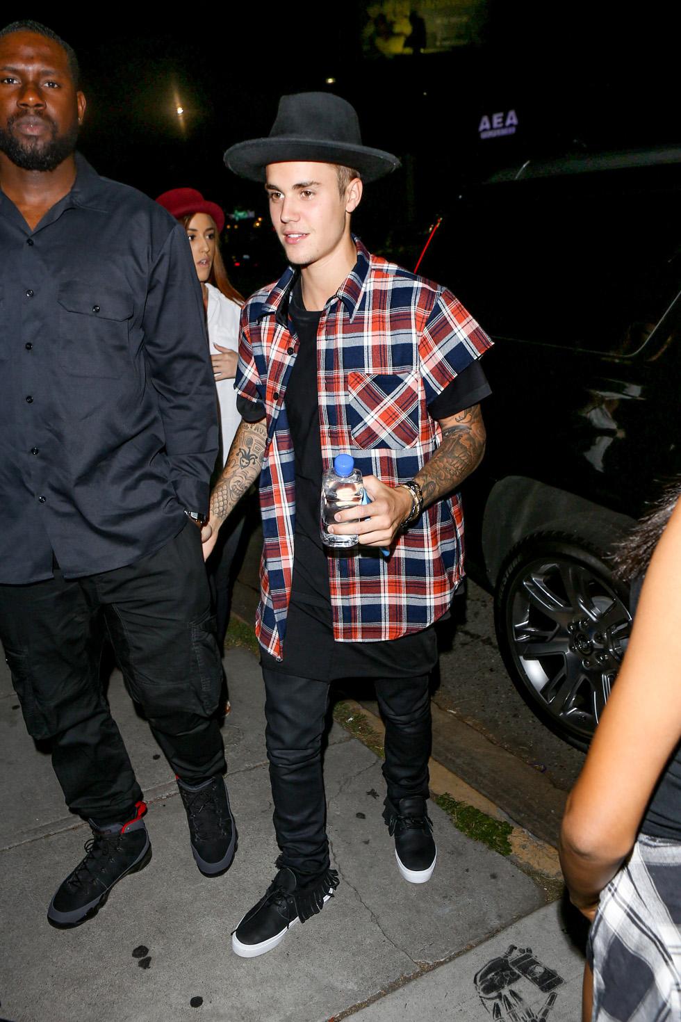 *EXCLUSIVE* Justin Bieber bumps into his ex Selena Gomez at &#8220;The nice guy&#8221; nightclub