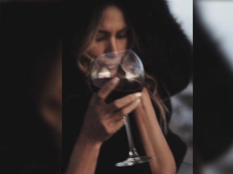 halle berry fitness wine pic ig