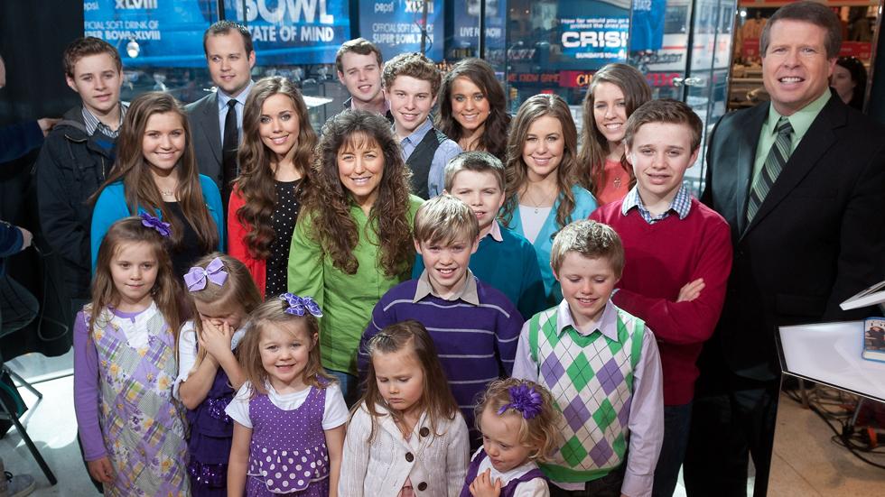 Robert Wagner And The Duggar Family Visit &#8220;Extra&#8221;