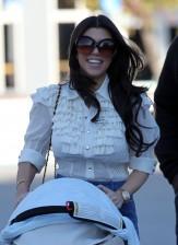 2010__03__FP_4632473_Kardashian_Kourtney_BRJ_030510 163×224.jpg