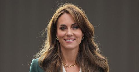 kate middleton wont recede into shadows cancer diagnosis