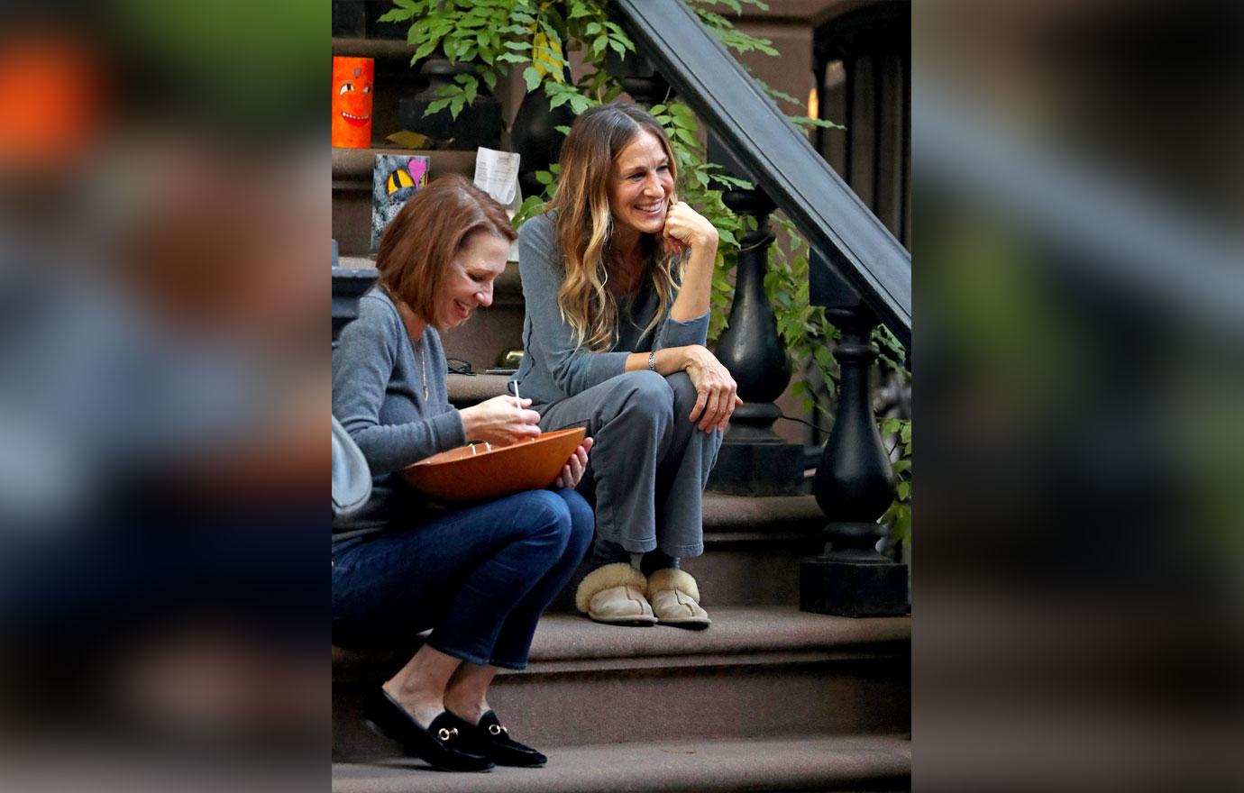 Sarah Jessica Parker hands out Candy outside her Apartment for Halloween, NYC