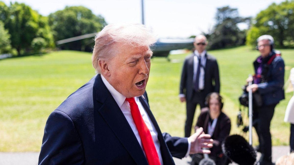 image of Donald Trump was 'restrained' during his photo op with Xi. 