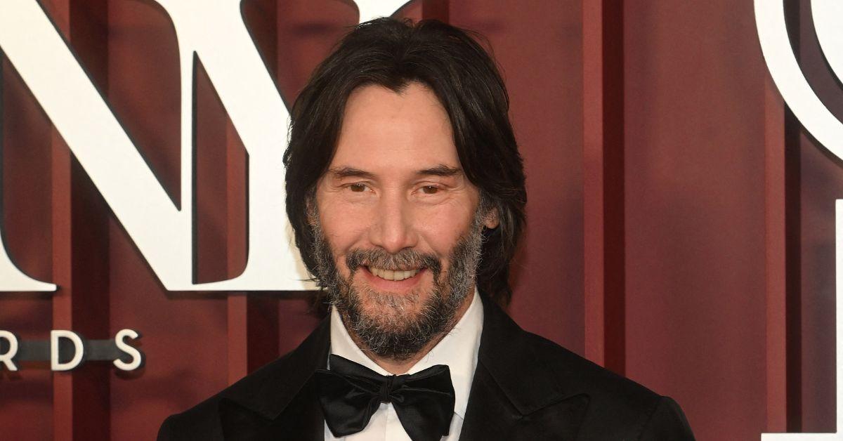 Photo of A fan claimed to be Keanu Reeves' 'divine wife' after a Broadway show.