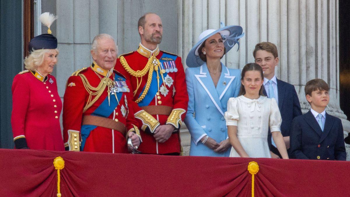 image of royal family
