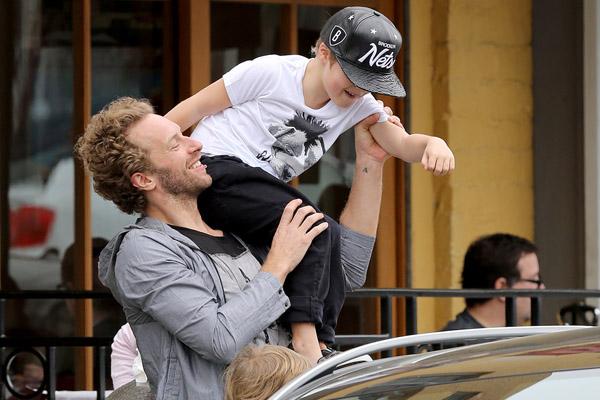 Chris Martin takes his kids for ice cream in LA