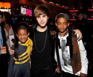 2010__12__Willow_Smith_Justin_Bieber_Dec8news 300×249.jpg