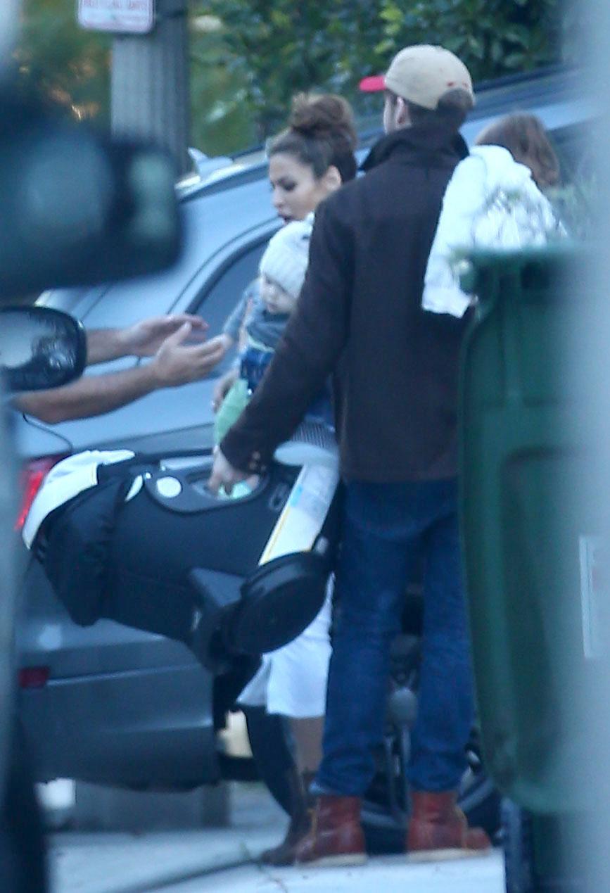 Exclusive&#8230; Premium: Ryan Gosling And Eva Mendes Visit Family In LA***NO USE W/O PRIOR AGREEMENT &#8211; CALL FOR PRICING***