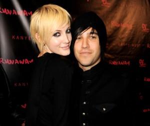 2011__02__Ashlee_Simpson_Pete_Wentz_Divorce_Feb9 300×253.jpg