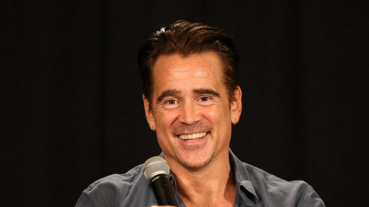 Image of Colin Farrell showed off his freshly shaved head while grabbing lunch with friends in Los Angeles.