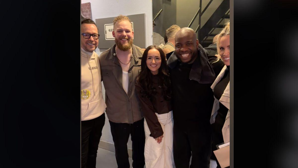 Photo of Jenny McCarthy raved over 'a night of worship' with husband Donnie Wahlberg.