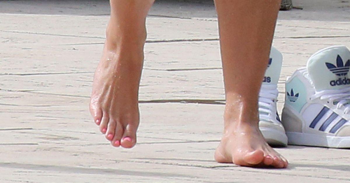 image of Brooke Hogan is considering selling photos of her feet.