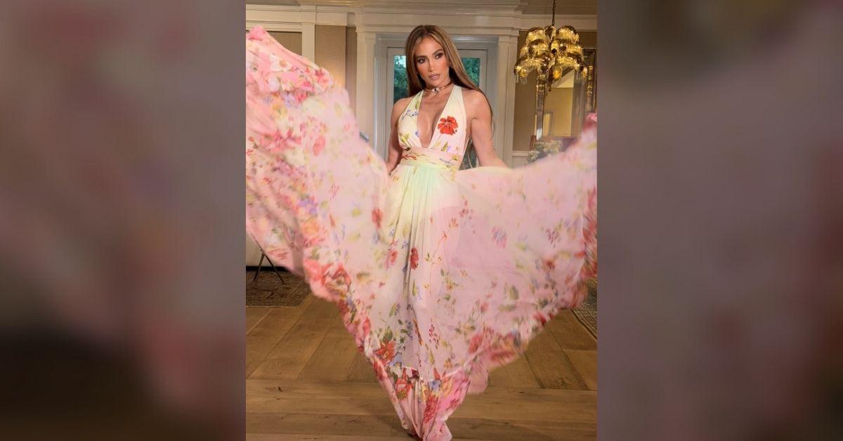 Photo of Jennifer Lopez reportedly went through a 'difficult time' after filing for divorce from Ben Affleck.